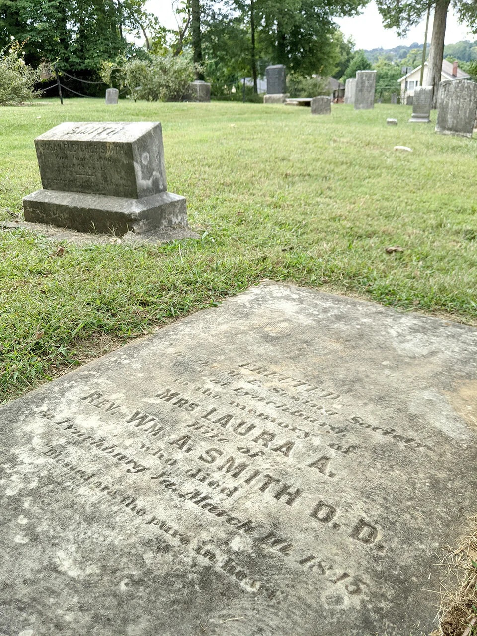  Gravestone of Laura A. Smith in Old City Cemetery, Lynchburg, Virginia 